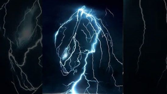 "The Predator" Filminden Hareketli Poster Geldi! haber görseli