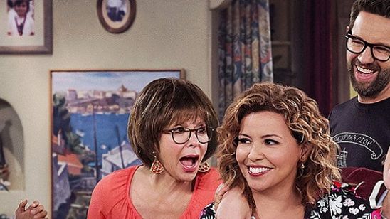 One Day at a Time: Yaratıcı Fragman, Orijinal Seriye Saygı Duruşunda Bulunuyor haber görseli