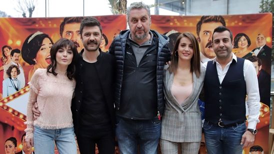 “Düğüm Salonu”nu Oyuncularından Dinleyin! haber görseli