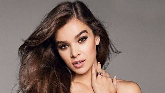 Apple’ın Dickinson Dizisinde Başrol Hailee Steinfeld’in! haber görseli