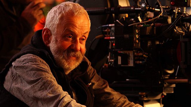 Yönetmen Mike Leigh: "Netflix ve Amazon Kabul Edilemez." haber görseli