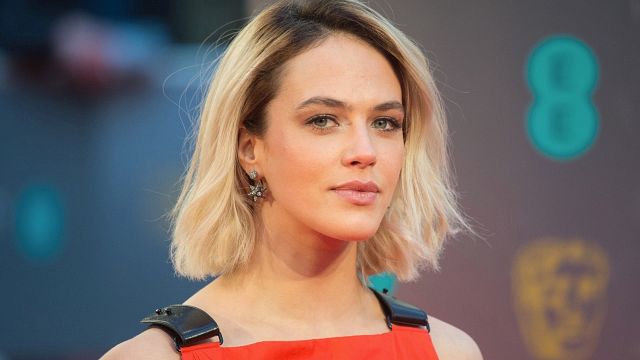 Jessica Brown Findlay ‘Brave New World’ Uyarlamasının Başrolünde! haber görseli