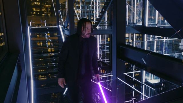 John Wick, Işın Kılıcıyla Dövüşüyor!