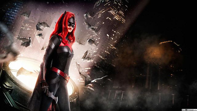 "Batwoman" Dizisi Çalışanlarından Biri Set Kazasında Yaralandı haber görseli