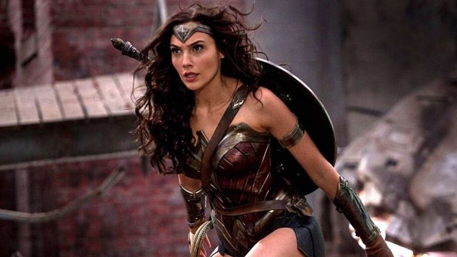 Gal Gadot, Karantinada Yıldız İsimleri Bir Araya Getiren Bir Video Paylaştı haber görseli