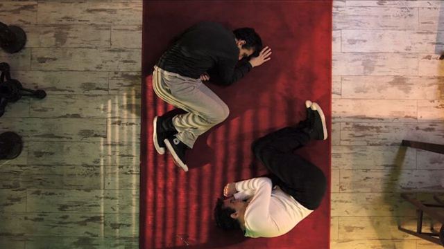Ödüllü Yönetmen Tolga Okur İmzalı "Yansıma" Bir Karantina Hikayesi Anlatıyor!
