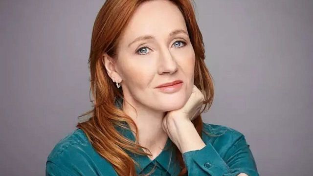 J.K. Rowling'in Trans Karşıtı Tweetleri Ortalığı Karıştırdı! haber görseli
