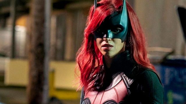 Batwoman'ın Yapımcısı Olası Senaryo Hakkında Konuştu haber görseli