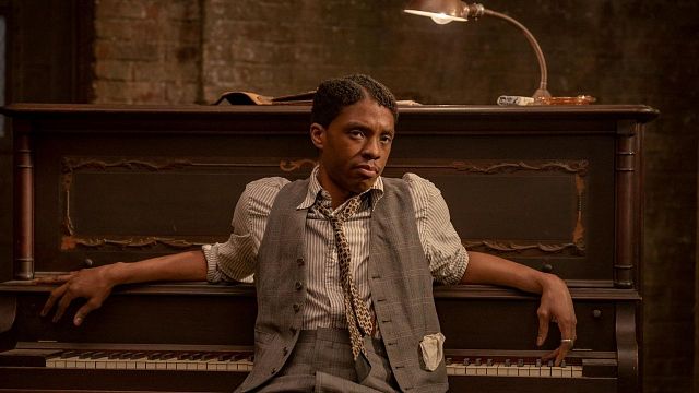 Viola Davis, Chadwick Boseman'ın Gitar Çaldığı Bir Videoyu Paylaştı haber görseli