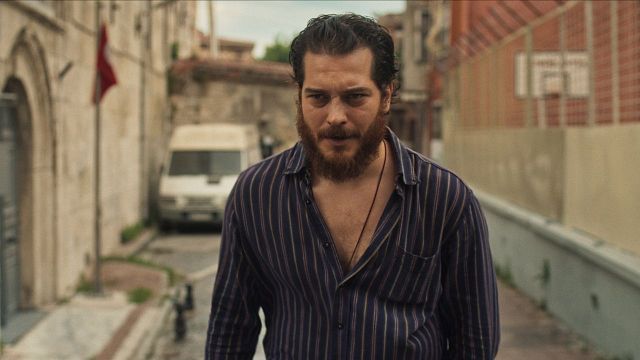 Çağatay Ulusoy Başrollü Netflix Filmi "Kağıttan Hayatlar"dan Fragman! haber görseli
