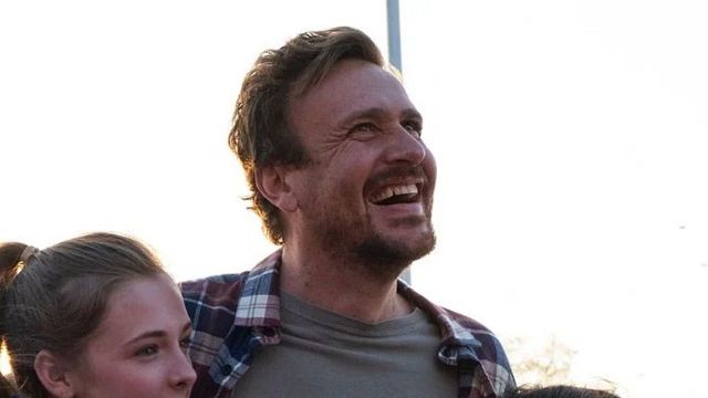 Jason Segel, Apple TV+ Yapımı "Shrinking"de Deli Terapist Olacak haber görseli