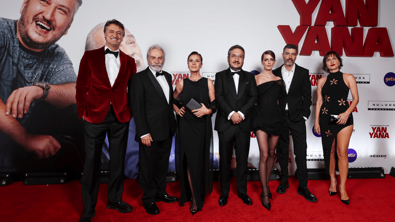 Haluk Bilginer ve Feyyaz Yiğit’li "Yan Yana" Şimdi Sinemalarda!