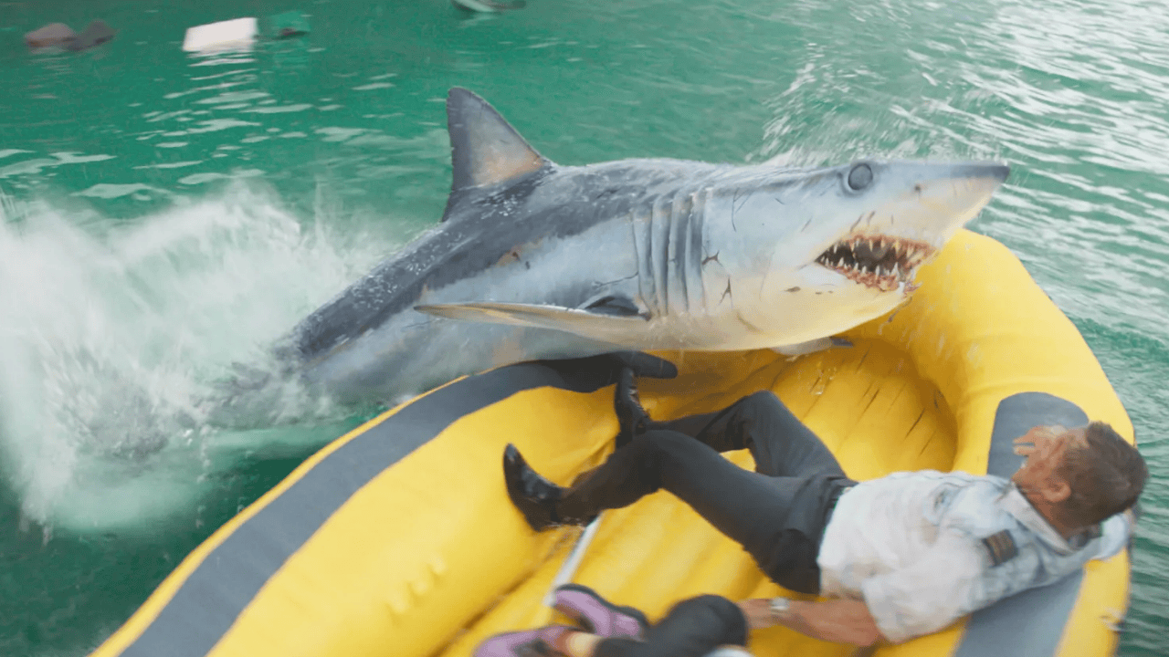 Köpekbalıkları Kan Kokusu Aldı: Hayatta Kalma Savaşı "Deep Water"dan Fragman Geldi