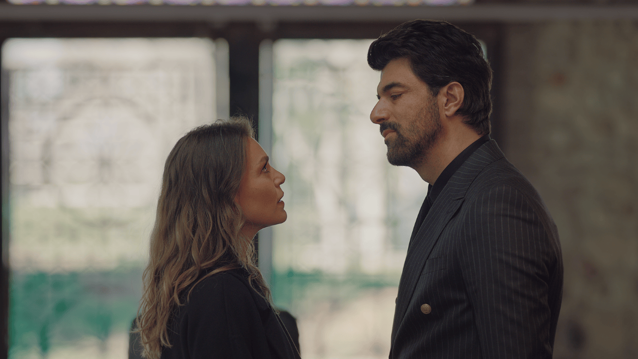 Engin Akyürek ve Aslı Enver'in Başrolleri Paylaştığı Netflix Dizisi "Enfes  Bir Akşam"ın Yayın Tarihi Belli Oldu - Beyazperde.com