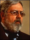 Raymond Burr - Beyazperde.com