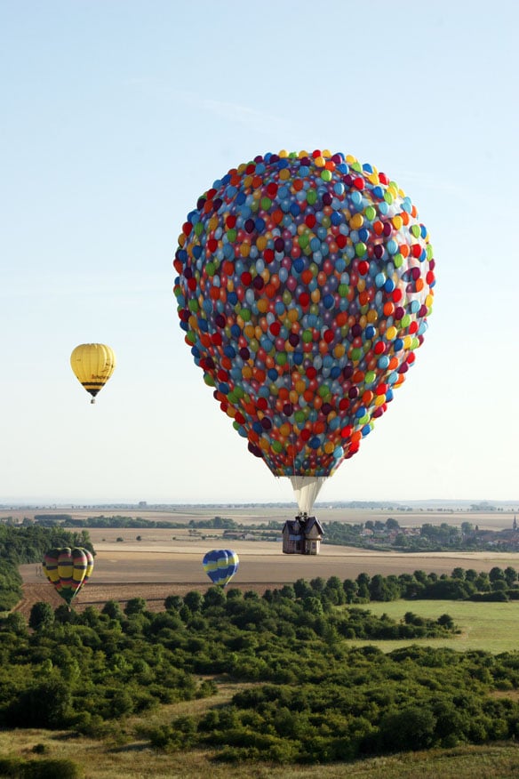 Коротышки воздушный шар. Полет на воздушных шариках. Vozdushnyye shar. Воздушные шары полет. Воздушный шар полет.