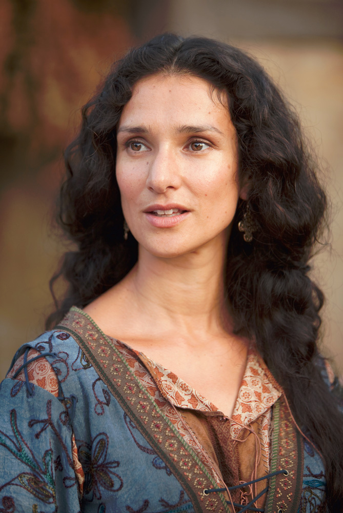 World Without End Fotograf Indira Varma isimlerini içeren fotoğraftan Beyazperde com