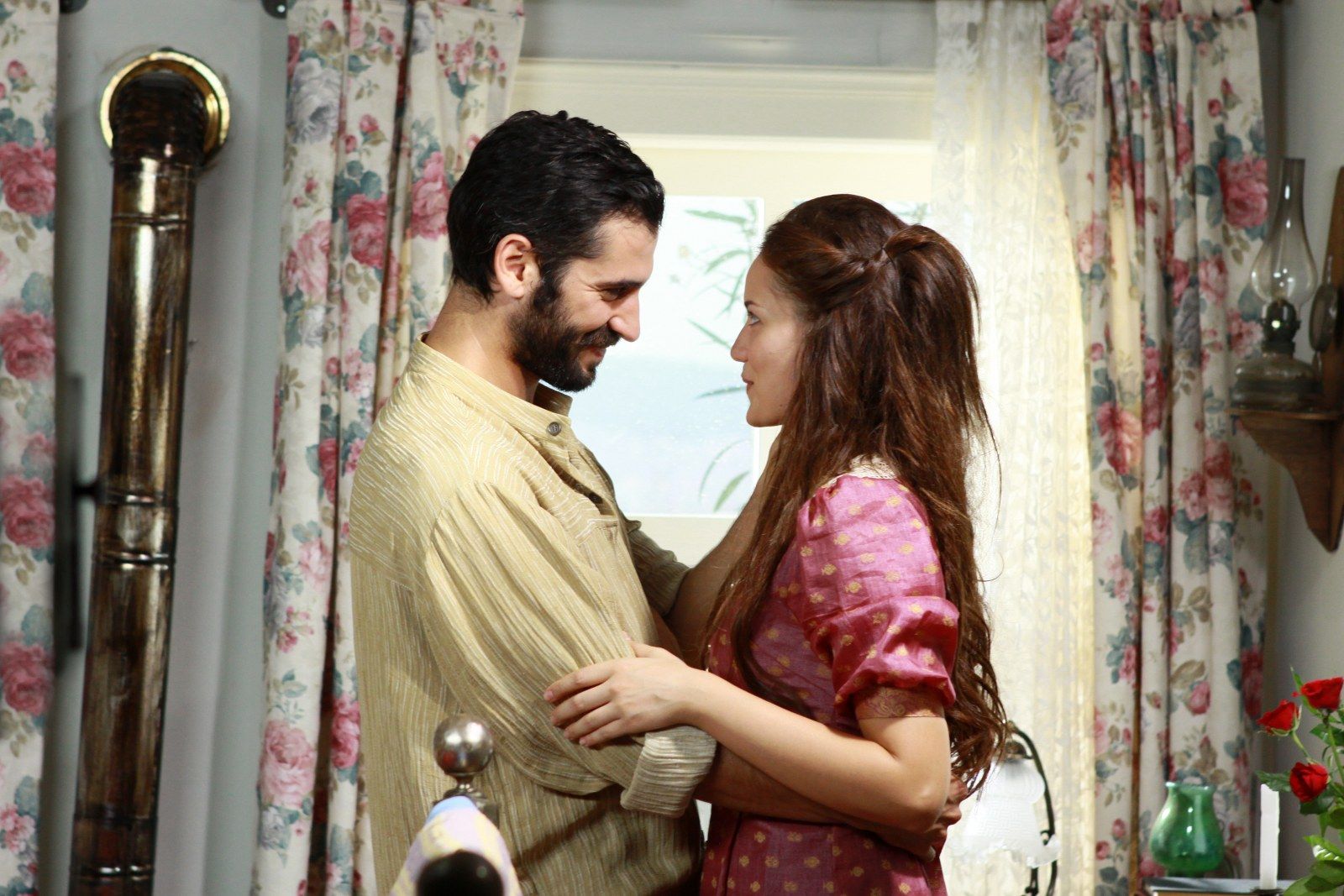 Dizi seyret. Dizi seyret. Мехмет акиф алакурт. Dizi seyret. Yalanci.