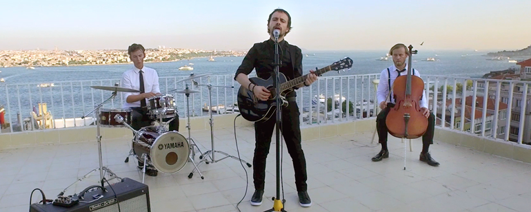 Dunyanin En Guzel Kokusu Na Mert Tunay Dan Soundtrack Haberler Beyazperde Com
