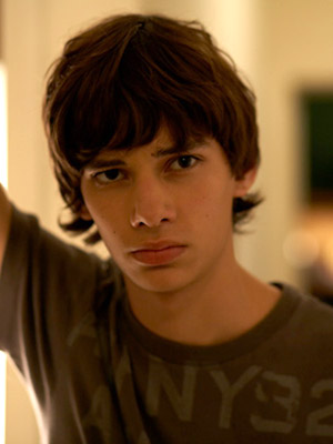 Devon Bostick - Beyazperde.com