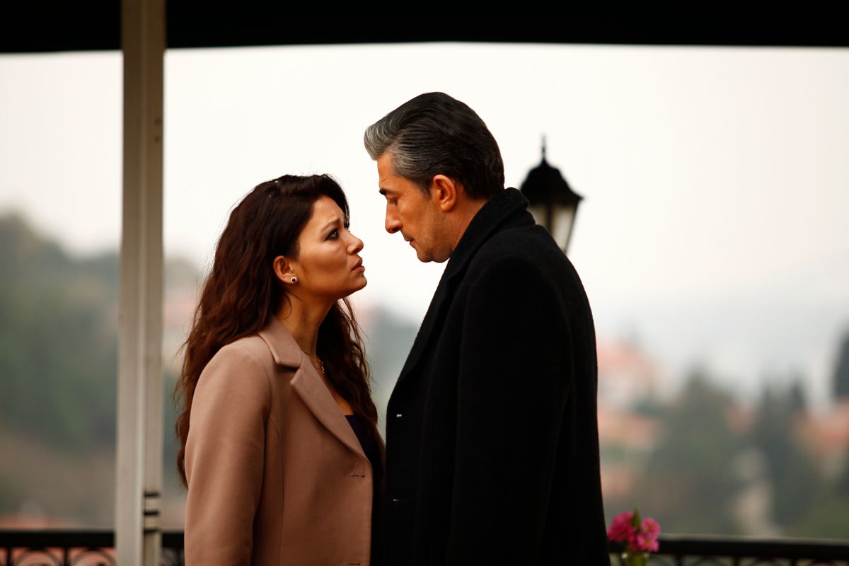 Нургюль ешилчай. Осколки турецкий русском языке. Вдребезги гюльсерен. Осколки турецкий русском языке. Осколки турецкий русском языке.