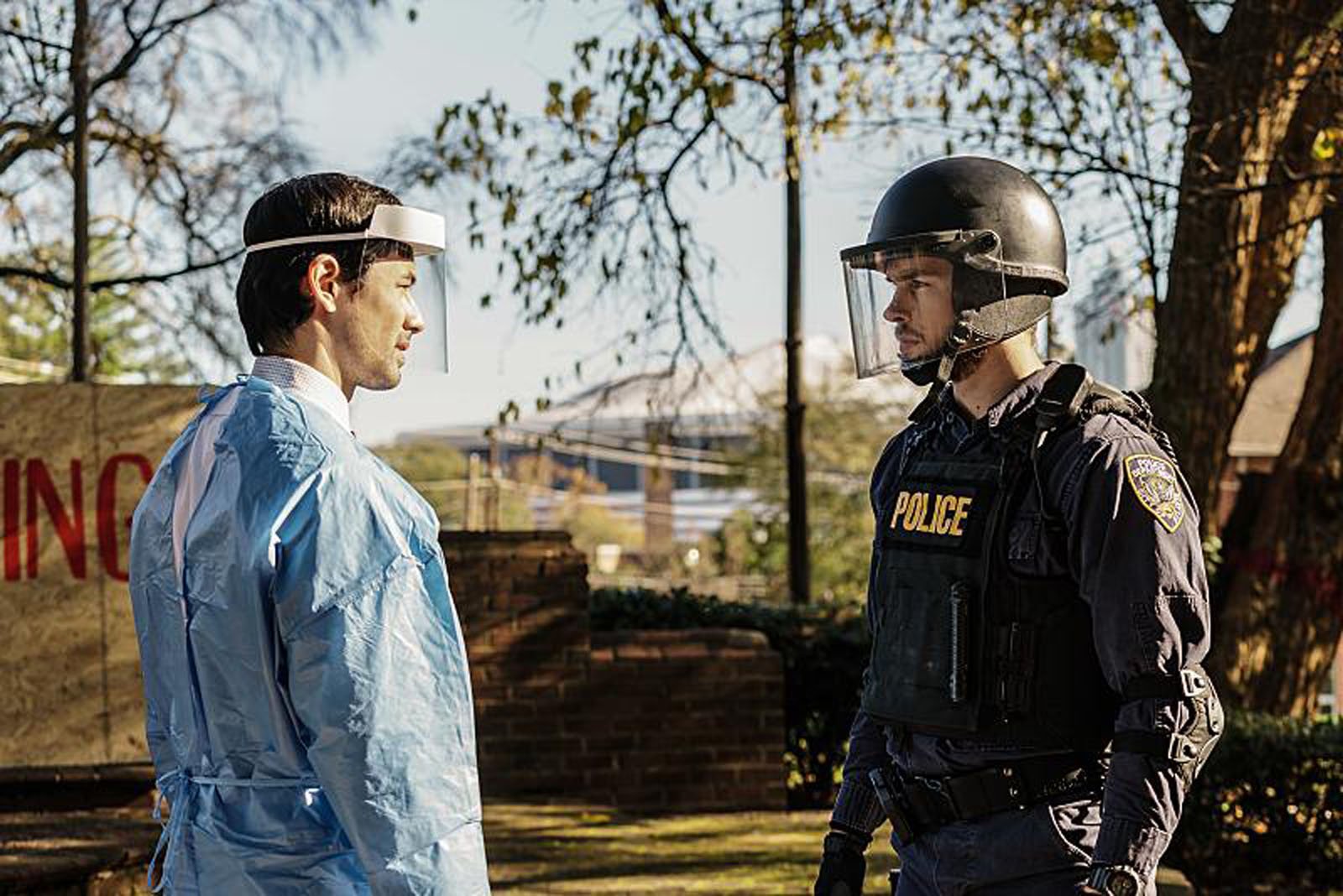 Containment : Fotoğraf Chris Wood, George Young 