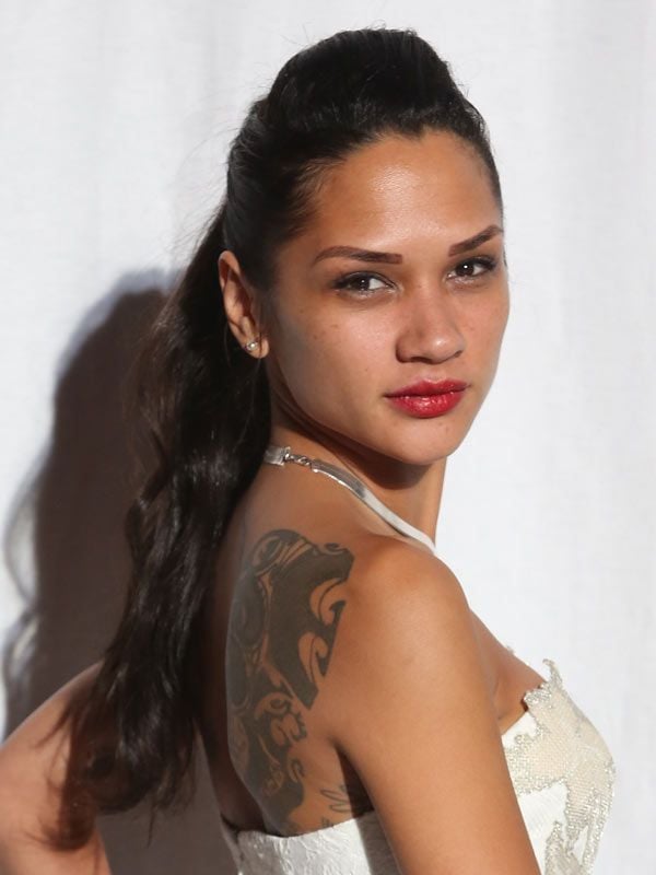 Modellarning yalangoch kokrak fotosuratlari Oriq mulatta porno onlayn