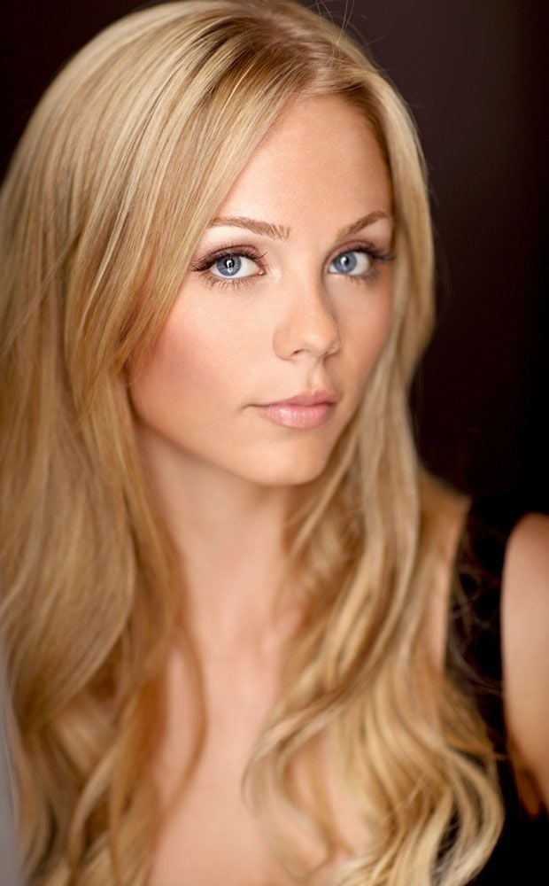 Laura Vandervoort Pics