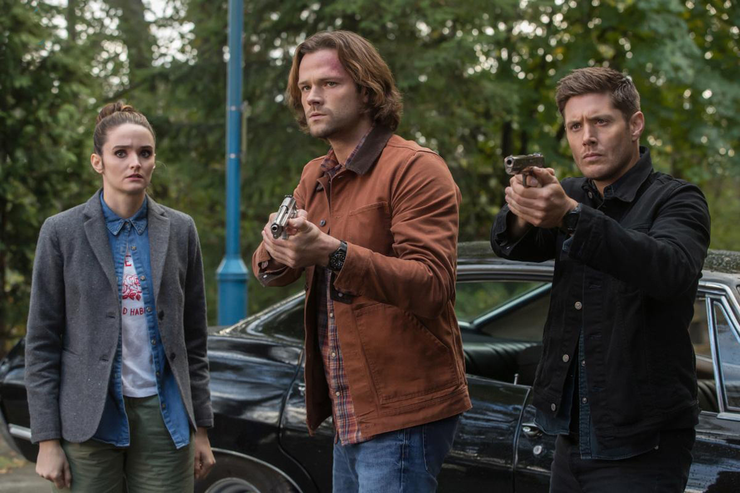 Supernatural. Дин и Сэм 13 сезон. Дин Винчестер сверхъестественное 13 сезон. Сверхъестественное Сэм Винчестер 13 сезон. Сэм и Дин Винчестеры 13 сезон.