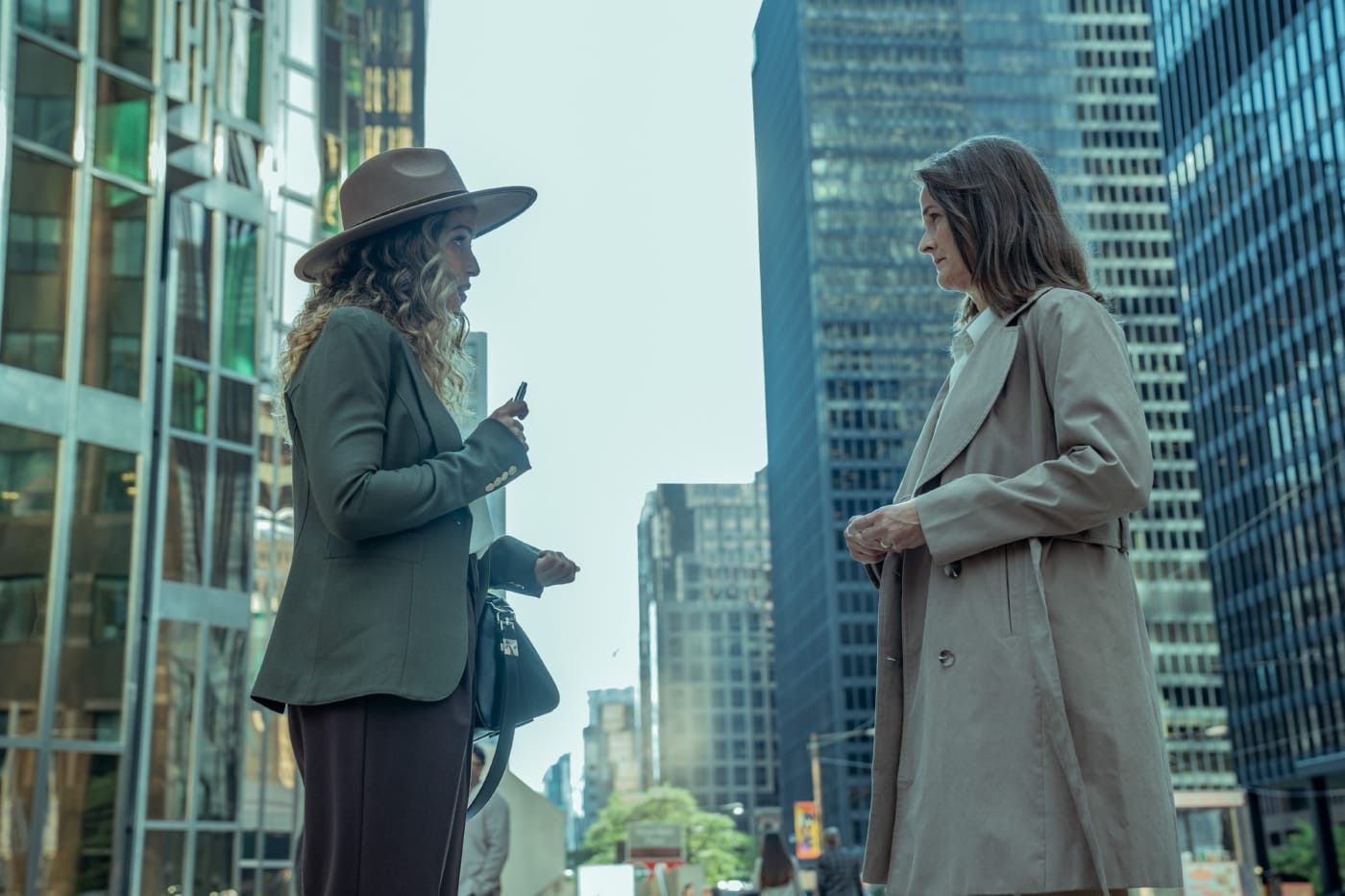 Rabbit Hole: Fotoğraf Enid Graham, Meta Golding isimlerini içeren 6