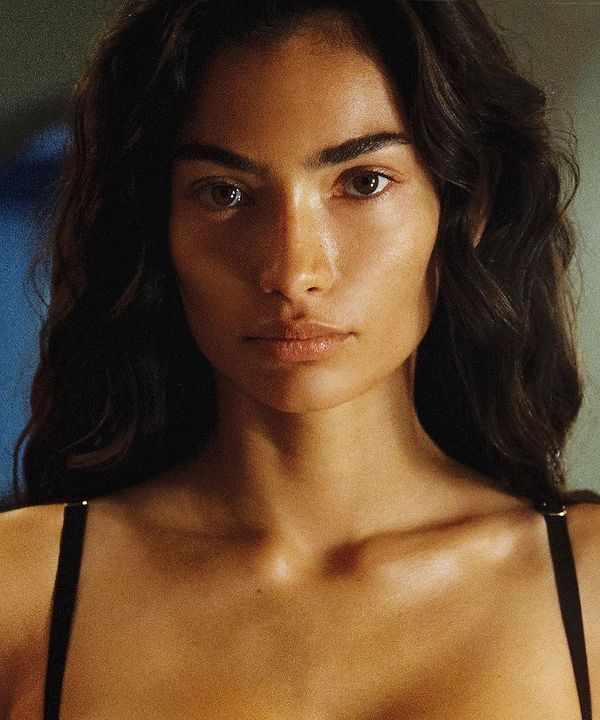 Afiş Kelly Gale