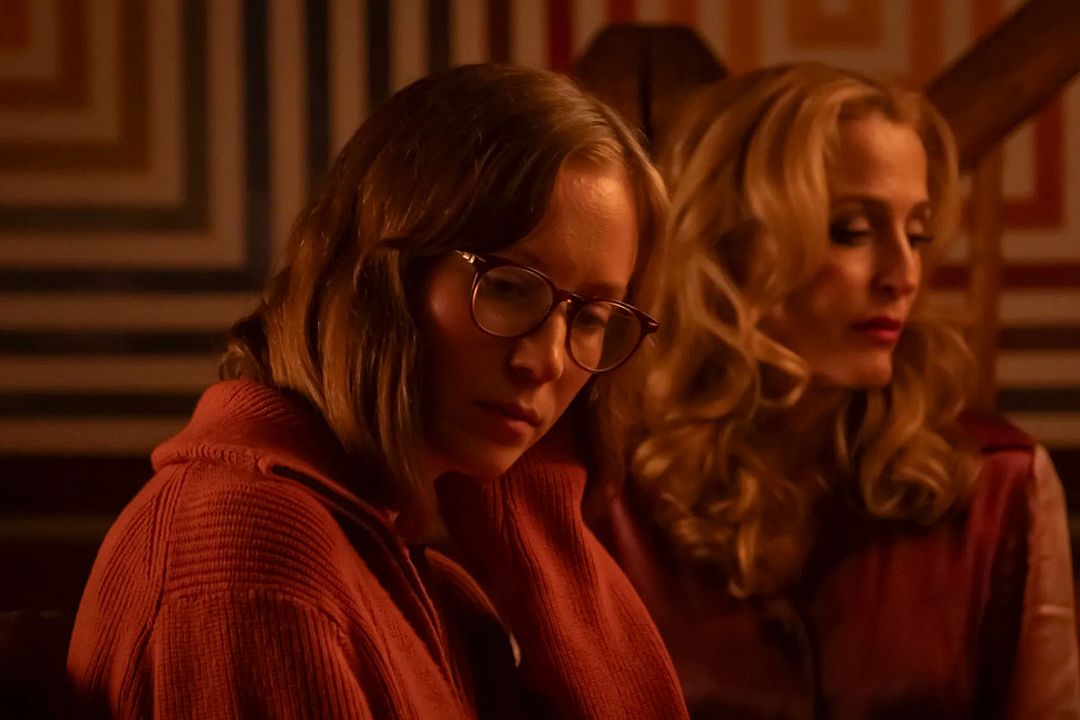 Teenage Sex And Death At Camp Miasma : Fotoğraf Gillian Anderson, Hannah Einbinder