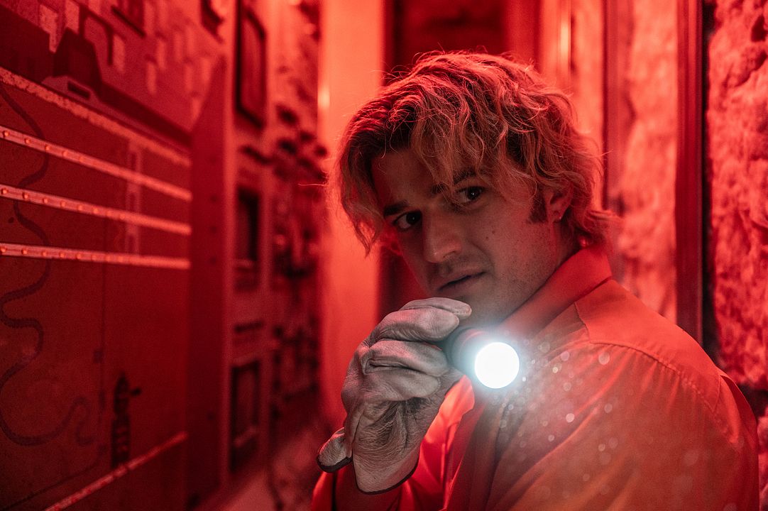 Dikkat: Kıyamet! : Fotoğraf Joe Keery