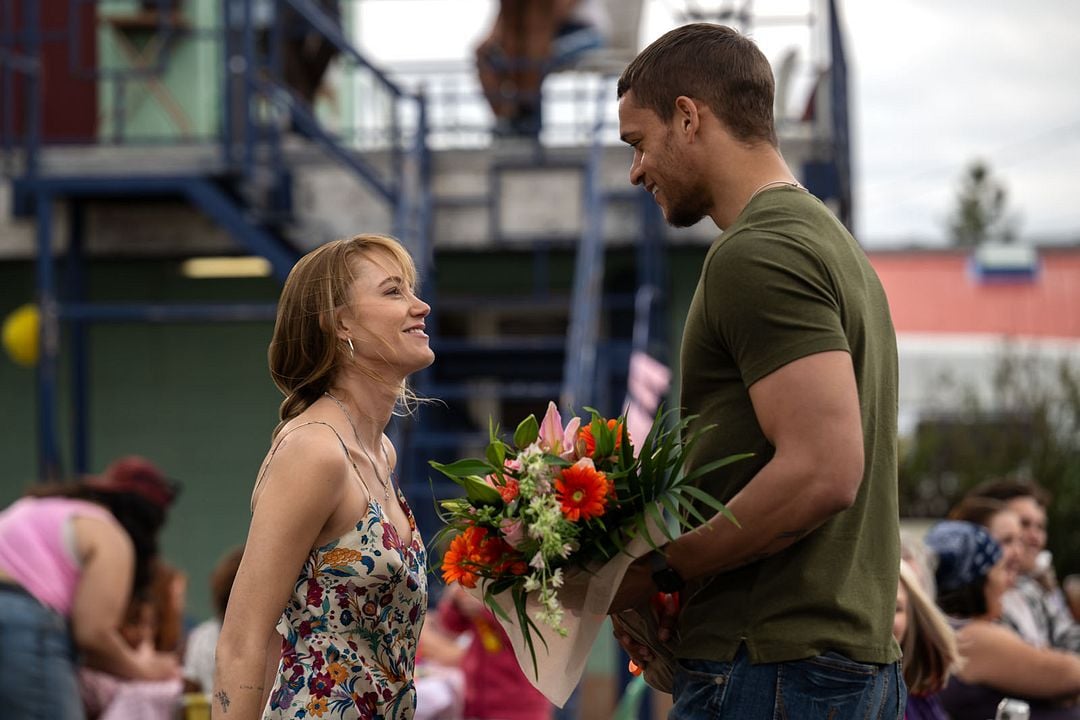 Senden Geriye Kalan : Fotoğraf Maika Monroe, Tyriq Withers