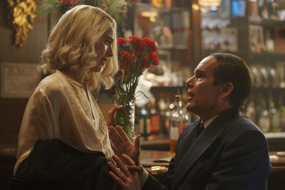 Mavi Ay : Fotoğraf Margaret Qualley, Ethan Hawke