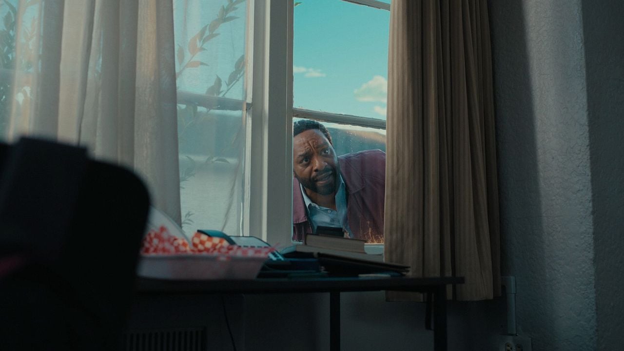 Backrooms : Fotoğraf Chiwetel Ejiofor