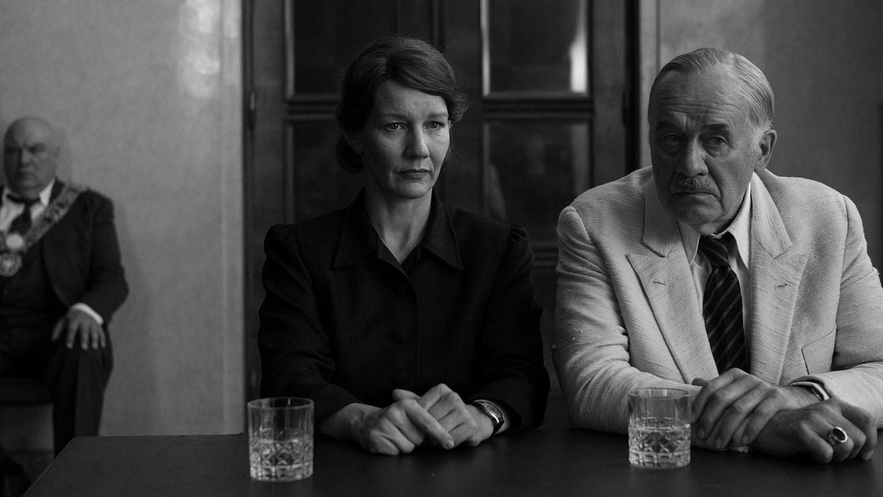 Fatherland : Fotoğraf Sandra Hüller, Hanns Zischler