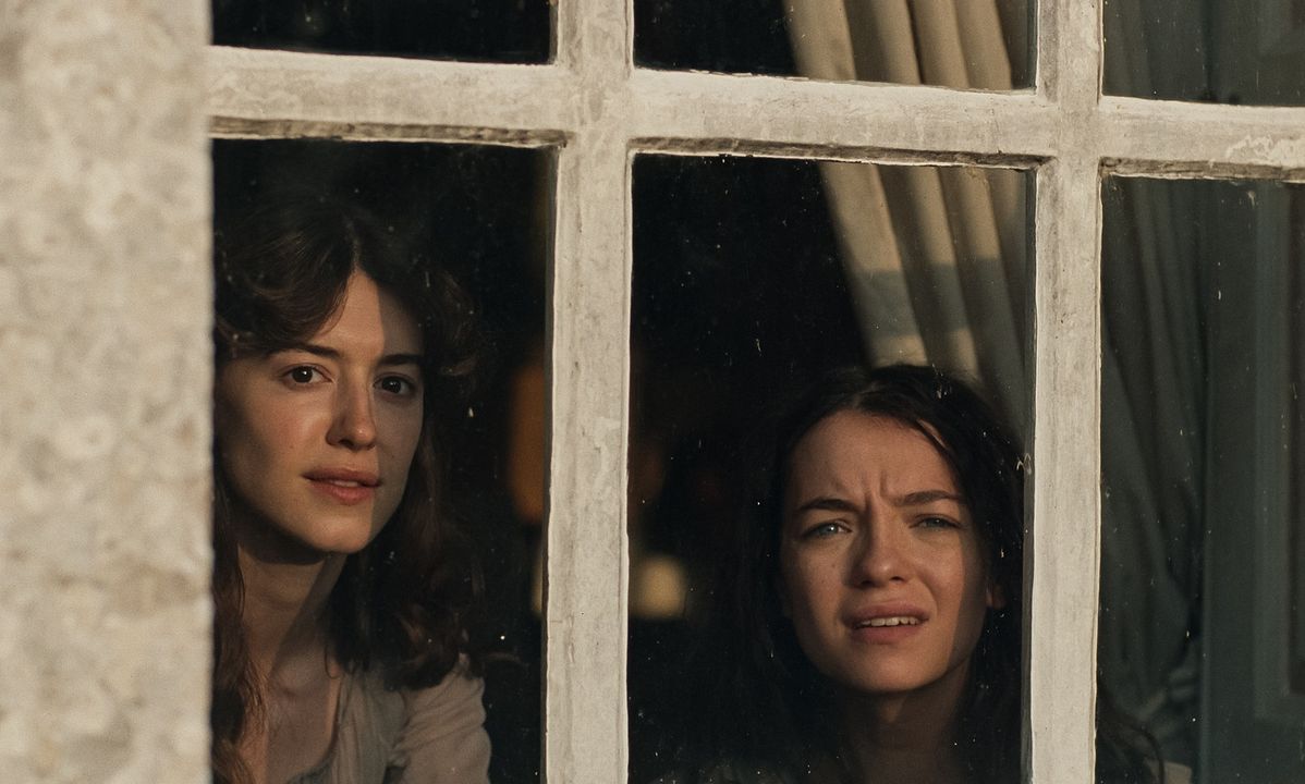 Aşk ve Yaşam : Fotoğraf Esmé Creed-Miles, Daisy Edgar-Jones