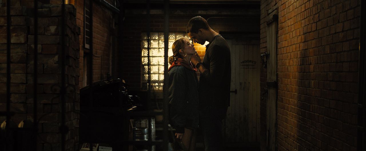 Senden Geriye Kalan : Fotoğraf Tyriq Withers, Maika Monroe