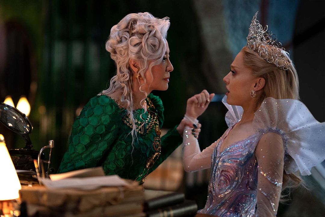 Wicked: İyilik Uğruna : Fotoğraf Michelle Yeoh, Ariana Grande