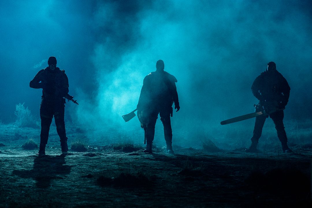 Saldırı : Fotoğraf Steven Shelby, Alex Pereira, Keil Oakley Zepernick