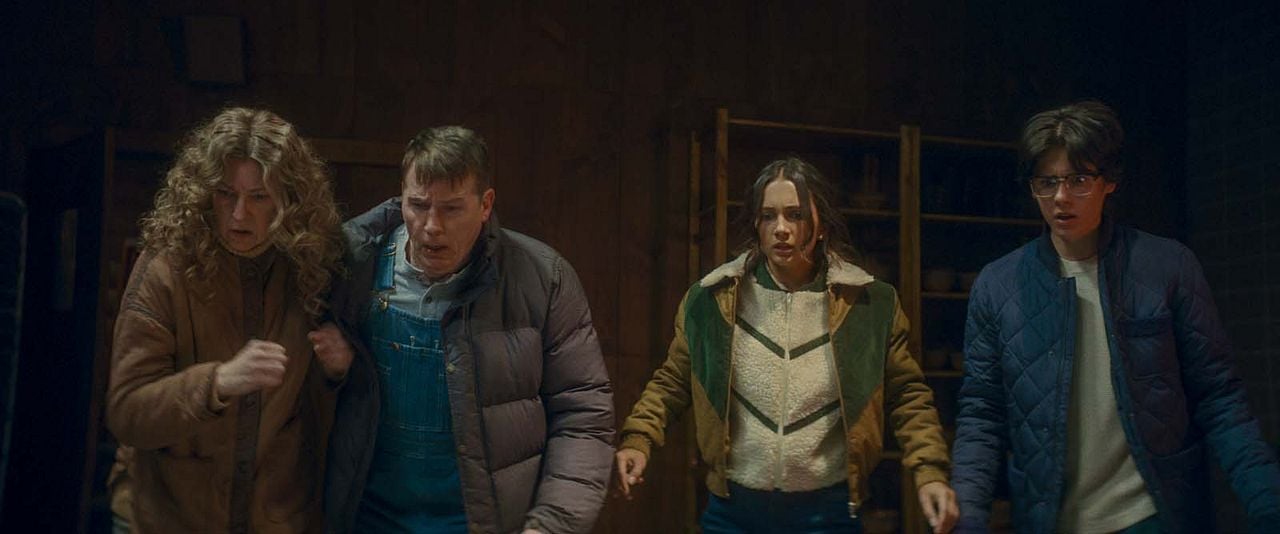 Siyah Telefon 2 : Fotoğraf Graham Abbey, Arianna Rivas, Maev Beaty, Miguel Cazarez Mora