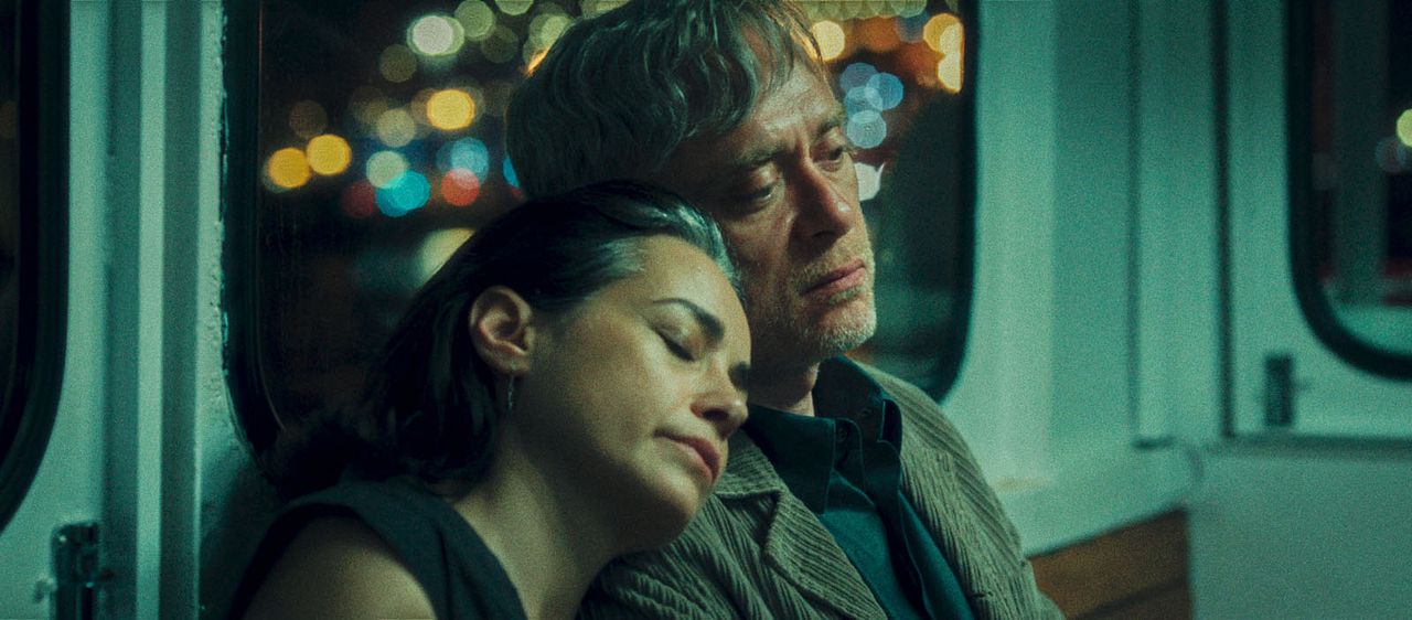 Sarı Zarflar : Fotoğraf Özgü Namal, Tansu Biçer