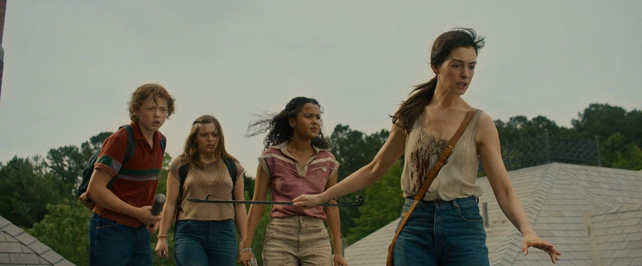 Oak Caddesi'nin Sonu : Fotoğraf Christian Convery, Maisy Stella, Anne Hathaway, Jordan Alexa Davis