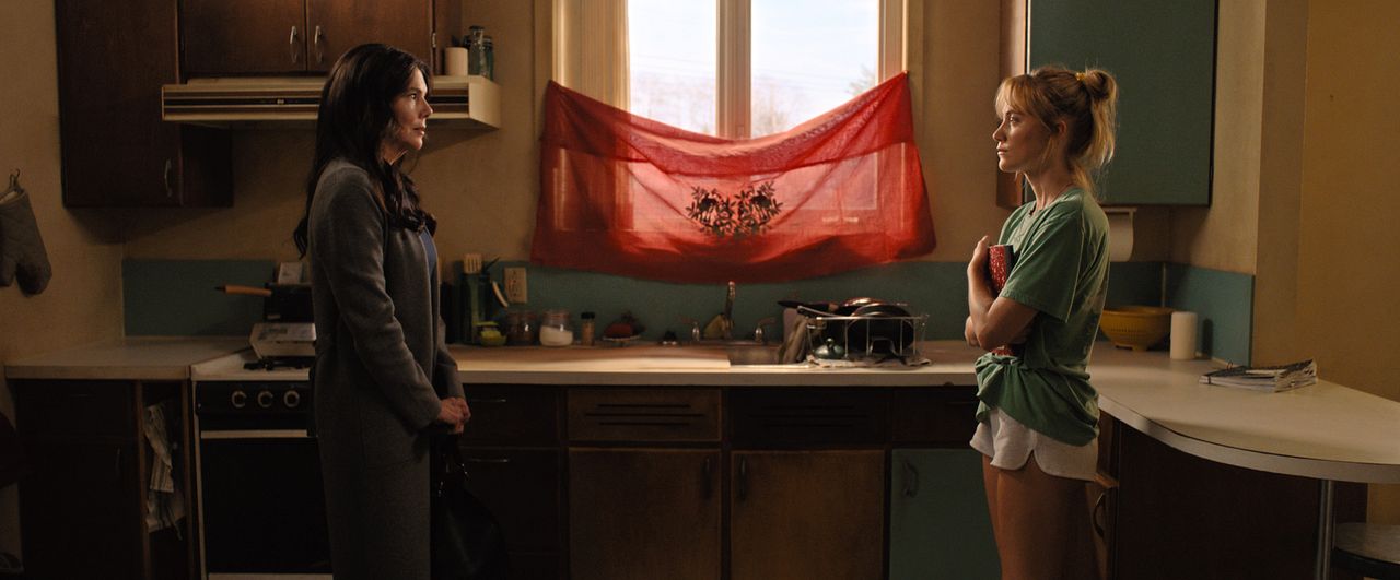 Senden Geriye Kalan : Fotoğraf Maika Monroe