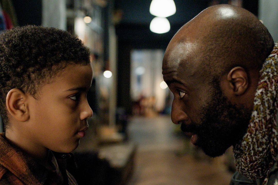 Işık : Fotoğraf Toby Onwumere, Elyas Eldridge