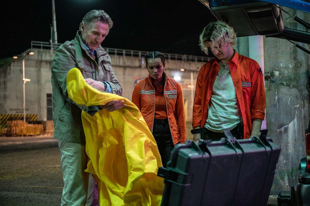 Dikkat: Kıyamet! : Fotoğraf Joe Keery, Georgina Campbell, Liam Neeson