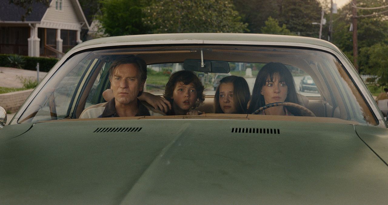 Oak Caddesi'nin Sonu : Fotoğraf Maisy Stella, Ewan McGregor, Anne Hathaway, Christian Convery