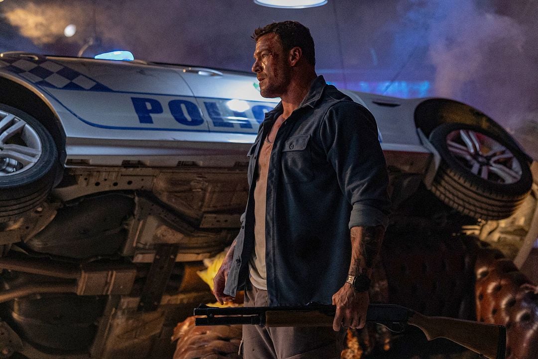 Sınırsız : Fotoğraf Alan Ritchson
