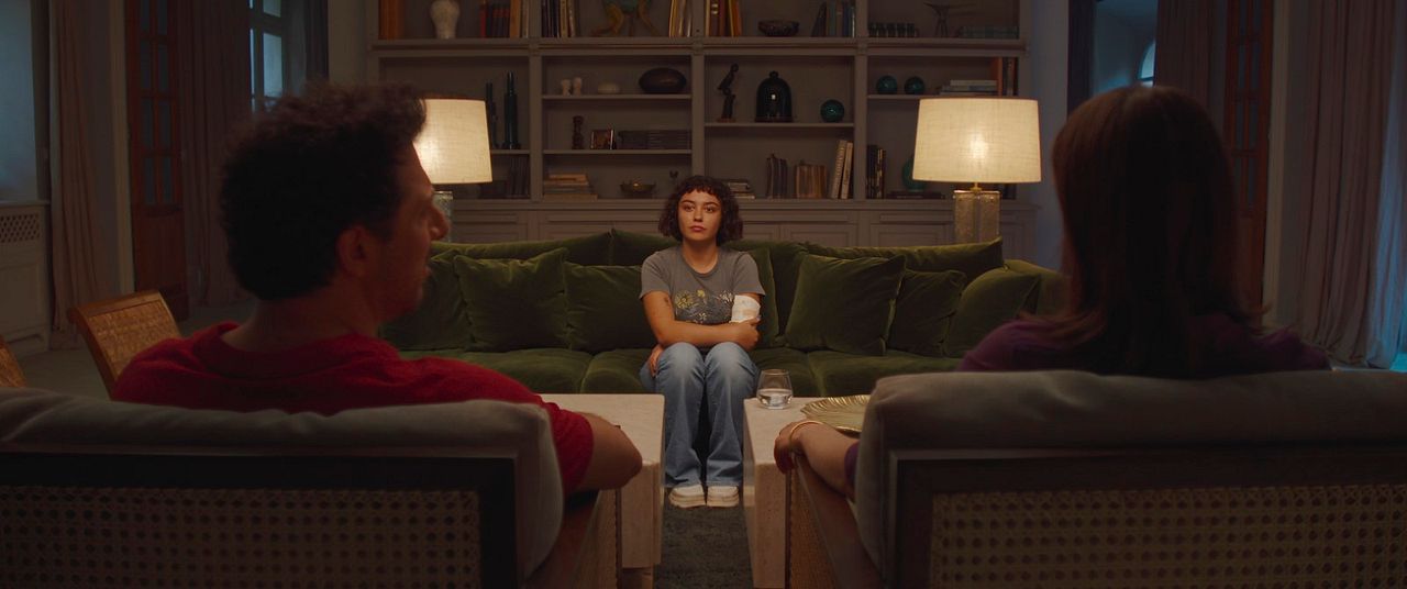 Leziz : Fotoğraf Fahri Yardım, Valerie Pachner, Carla Díaz (II)